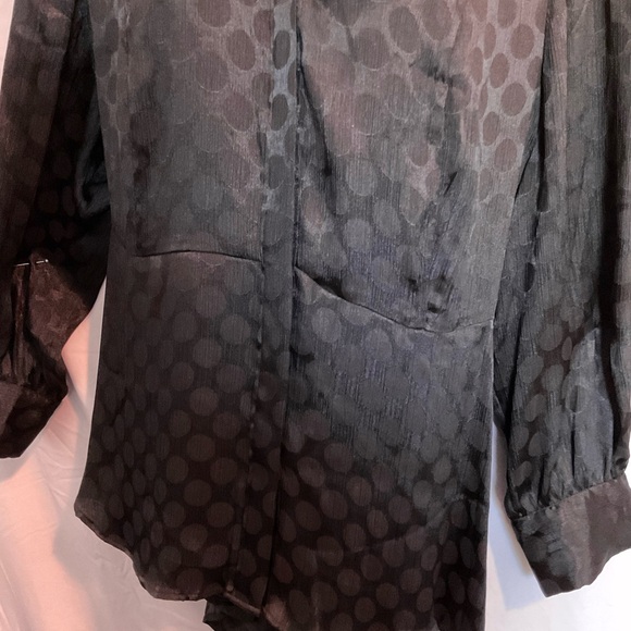 Lane Bryant Black Blouse. Plus Size 28.  Button front.  Long Sleeve w/ buttons. - Picture 4 of 8